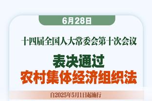 扳平大比分很开心！昨日杨鸣赛后与辽宁球迷进行了合影